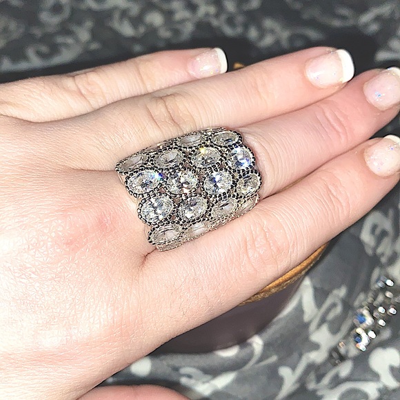 **CRYSTAL STATEMENT RING** - Picture 2 of 10